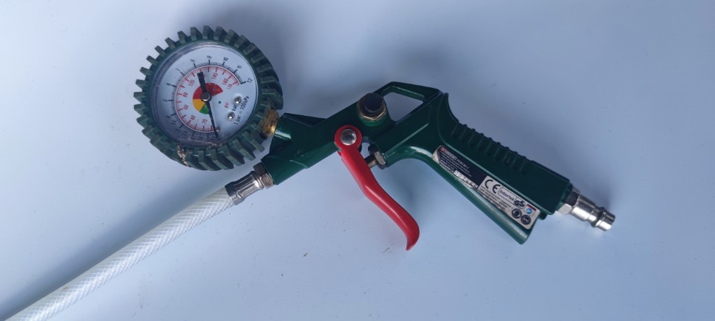 Pistolet de gonflage avec manomètre